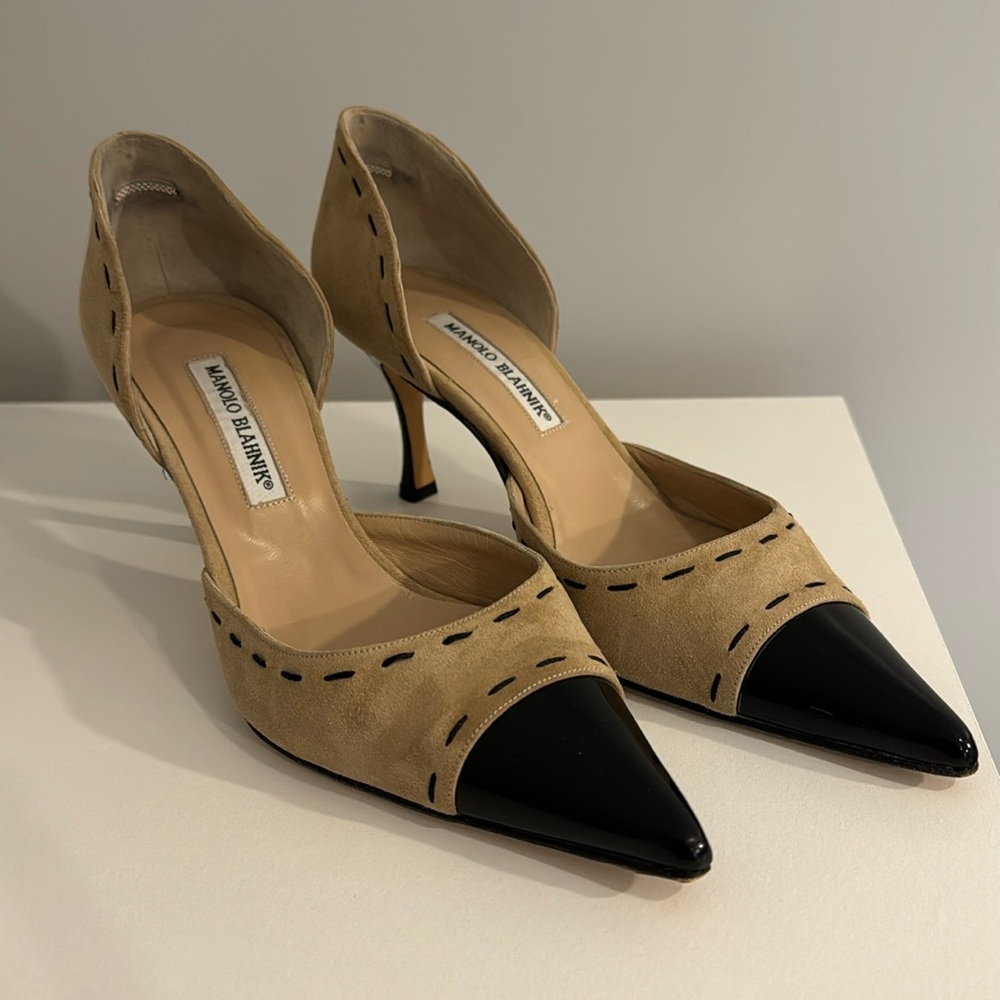 Manolo Blahnik Tan Suede Black Patent Leather
Stitching 39.5 EU / 9 US